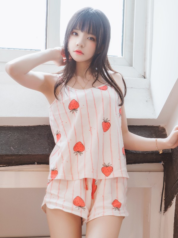 桜桃喵 Vol.150: 少女之北极星 (9 photos)