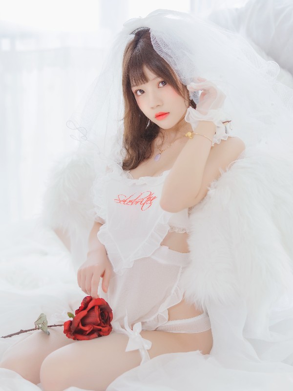 桜桃喵 Vol.038: 灵梦 新年快乐 (45 photos)