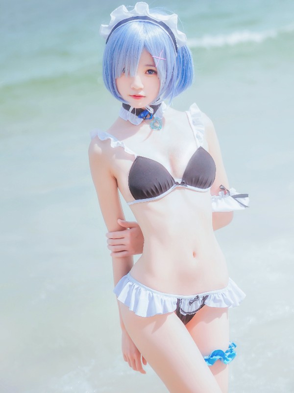 桜桃喵 Vol.036: 蕾姆水着 (48 photos)