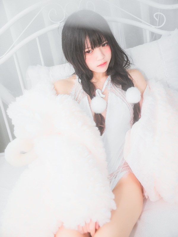 桜桃喵 Vol.015: 冬眠2018系列-冬眠小兔 (49 photos)