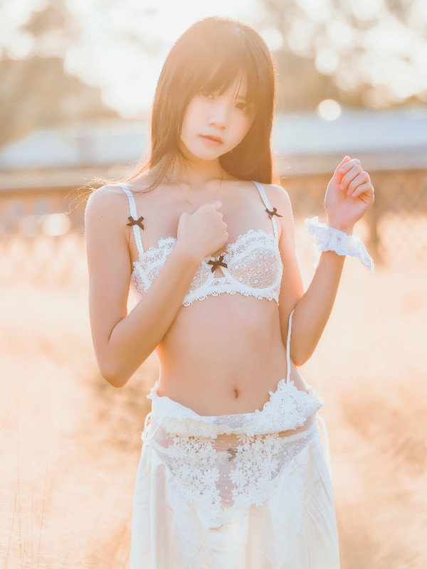 桜桃喵 Vol.012: 冬眠2018系列-白裙(上) (48 photos)