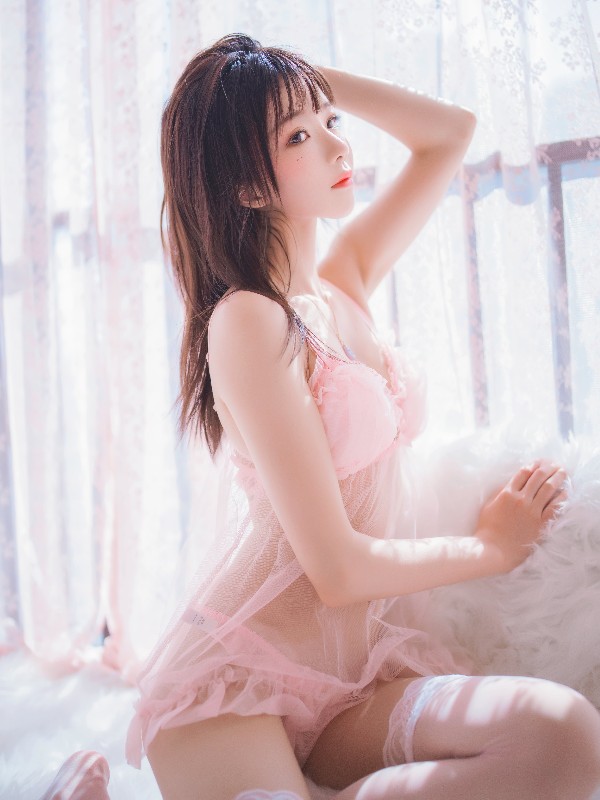 桜桃喵 Vol.005: 爱丽丝的兔子+特写 (76 photos)