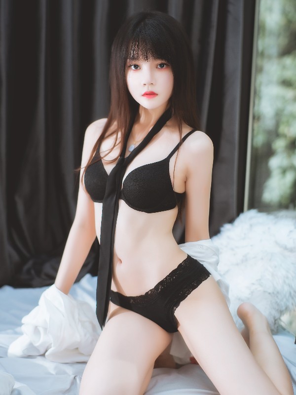 桜喵 Vol.128: 狼来了02 (43 photos)