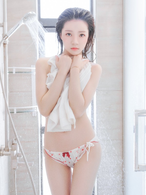 桜桃喵 Vol.089: 桜桃未熟3 雨下 (43 photos)