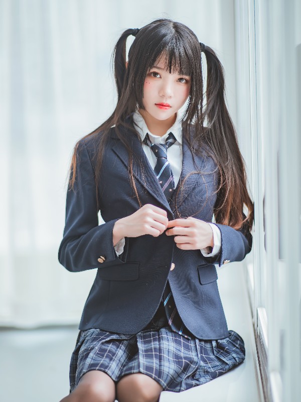 桜桃喵 Vol.082: 桜桃未熟2 冬季制服丝秀 (45 photos)
