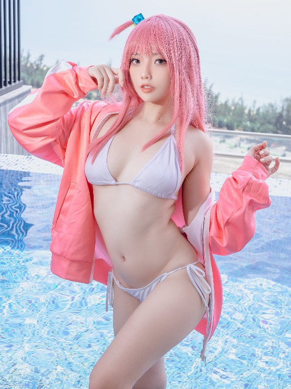 Messie Huang: Hella (58 photos)