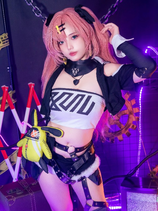 Messie Huang: 写真 – Kisaki (76 photos)