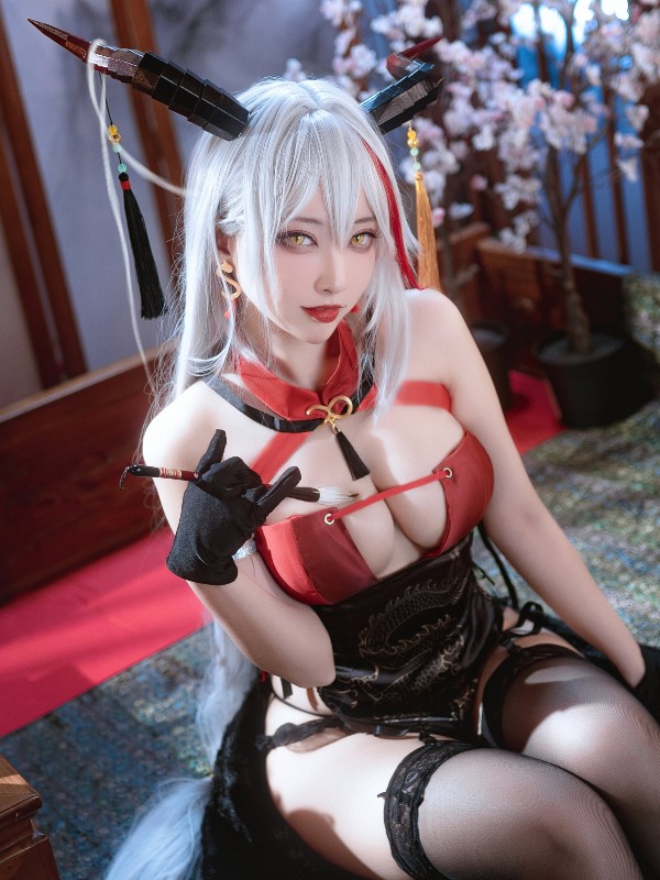 宮本桜: Nikke胜利女神 海伦娜礼服 (19 photos)