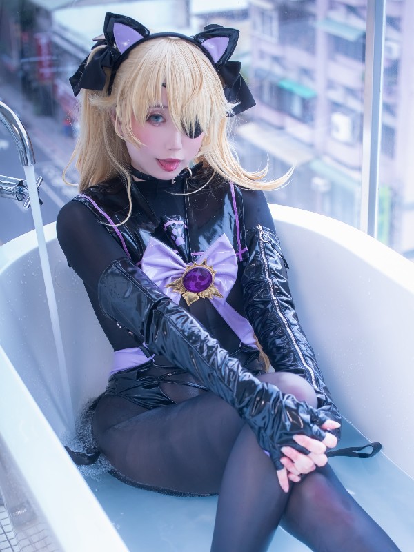 Sameki: 柴郡 泳装 (37 photos)