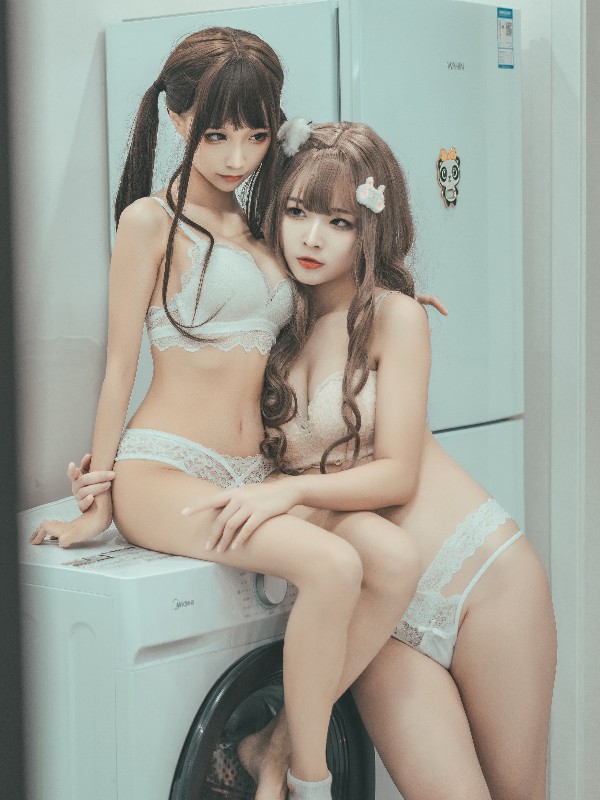 蠢沫沫 (chunmomo): 玛丽罗斯礼服 (40 photos)