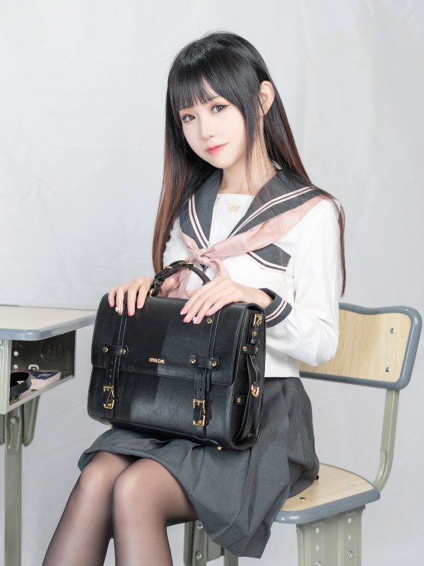 miko酱ww: 胡桃 (44 photos)