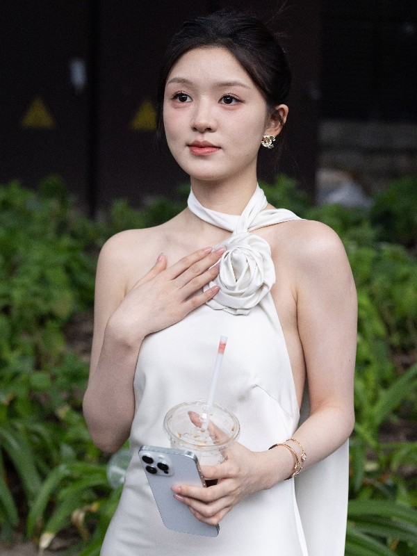 [精选街拍作品] No.5963 白皙女神Metoo羔羊 (42 photos)