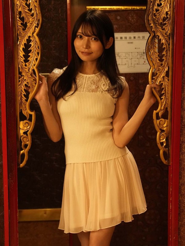 chuchu: #001 一花&二乃 (101 photos + 2 videos)